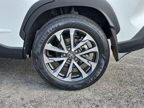 Used 2024 Toyota Corolla Cross XLE image 33