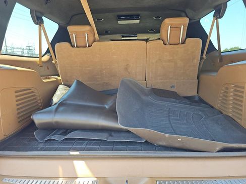 Used 2017 Cadillac Escalade ESV Platinum RWD image 18