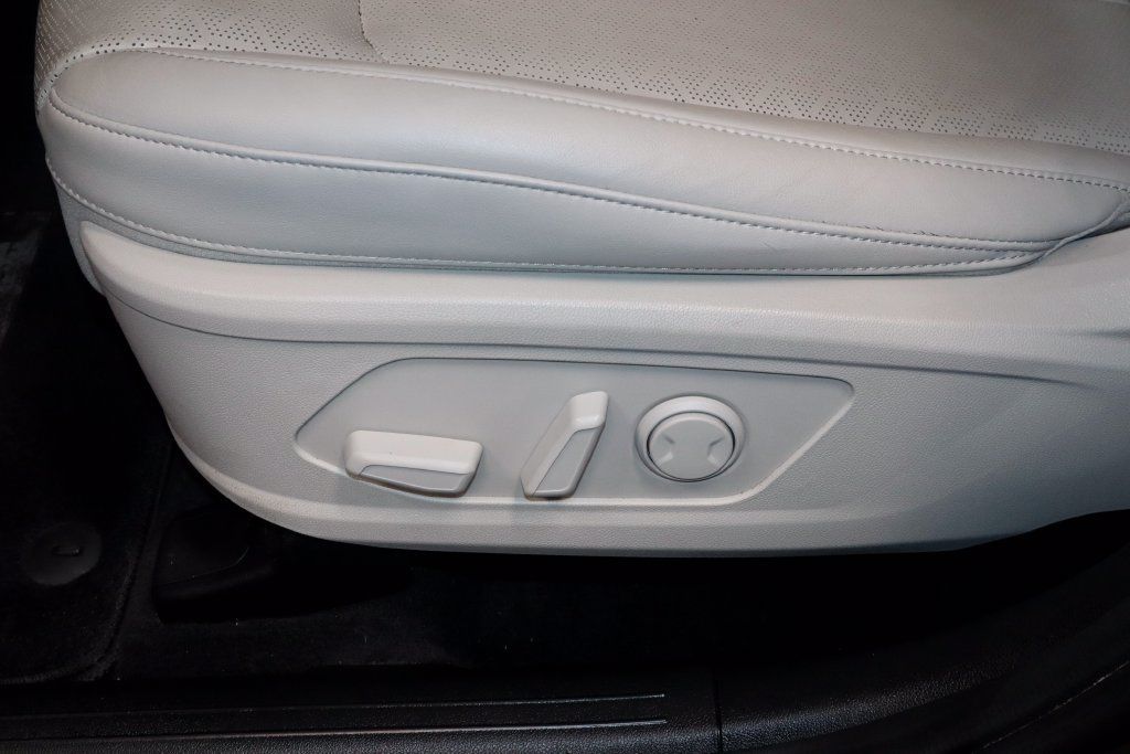 Used 2022 Kia Sorento S FWD image 25