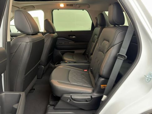 New 2026 Nissan Pathfinder Platinum AWD/4WD image 16