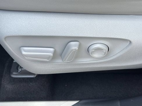 Used 2021 Toyota Highlander XLE FWD image 9