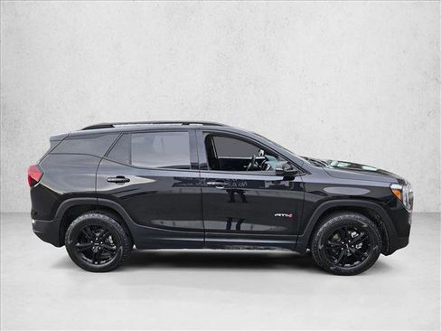 Used 2022 GMC Terrain AT4 image 4