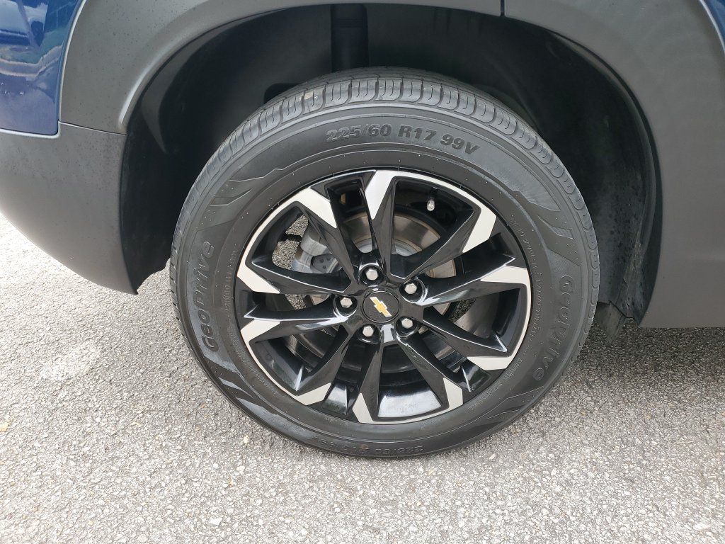 Used 2021 Chevrolet TrailBlazer LT w/ Premium Seating Package FWD image 5