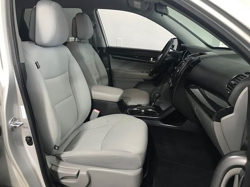 Used 2013 Kia Sorento LX FWD image 14