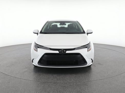 Used 2025 Toyota Corolla LE FWD image 2