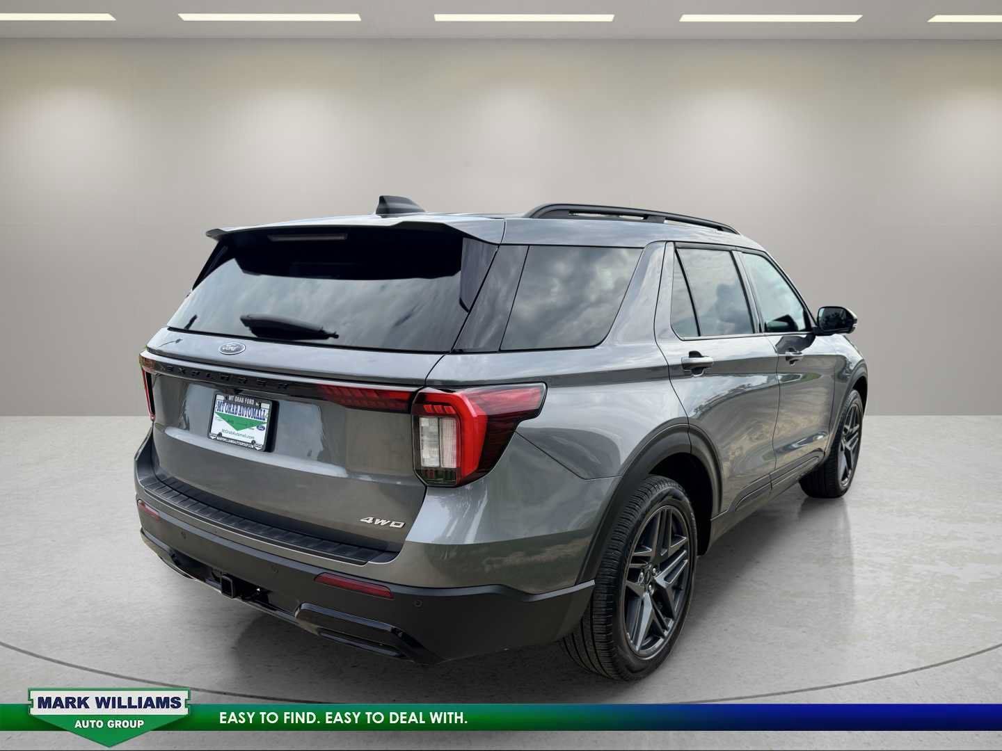 Used 2025 Ford Explorer ST-Line w/ ST-Line Street Pack AWD/4WD image 6