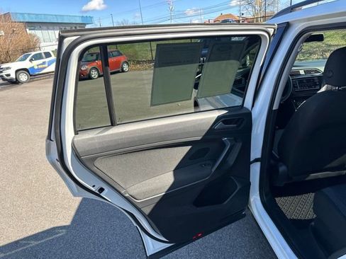 Used 2021 Volkswagen Tiguan S image 23