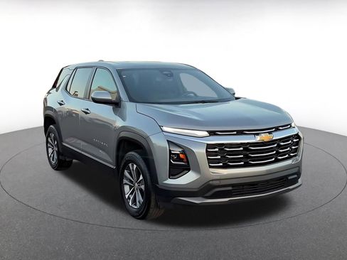 Used 2025 Chevrolet Equinox LT FWD image 3