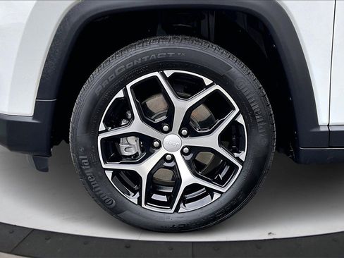 Certified 2024 Jeep Compass Limited image 32