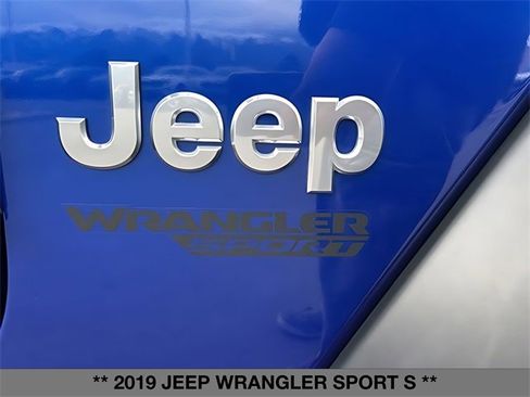 Used 2019 Jeep Wrangler Sport image 12