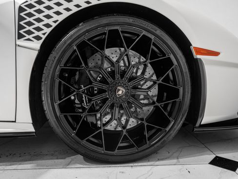Used 2023 Lamborghini Huracan STO RWD image 16