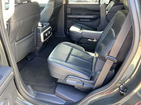 Used 2023 Ford Expedition XLT image 21