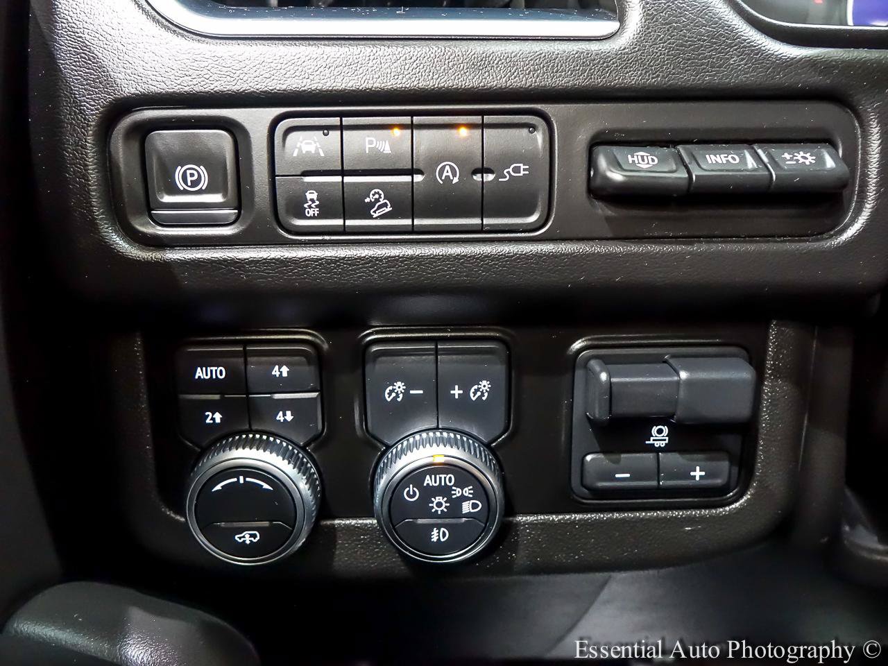 Used 2021 GMC Yukon XL AT4 w/ AT4 Premium Plus Package AWD/4WD image 27