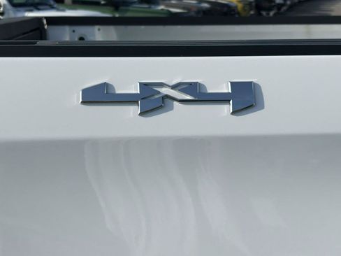 Used 2026 GMC Sierra 1500 SLT AWD/4WD image 12
