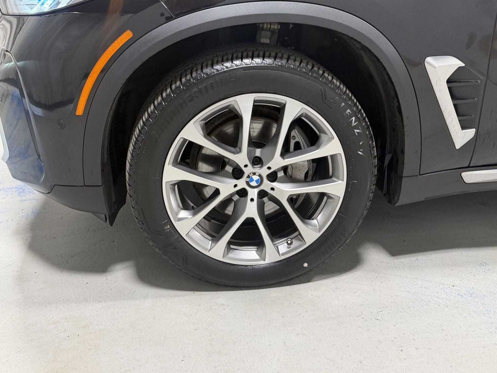 Used 2024 BMW X5 xDrive40i w/ Premium Package AWD/4WD image 33