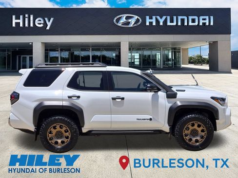 Used 2025 Toyota 4Runner Trailhunter AWD/4WD image 3