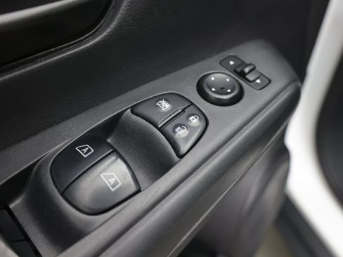 Used 2021 Nissan Kicks S FWD image 12