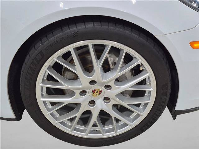 Used 2020 Porsche Panamera RWD image 26