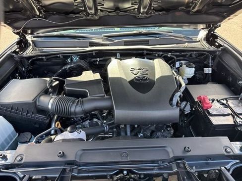 Certified 2023 Toyota Tacoma Limited AWD/4WD image 2
