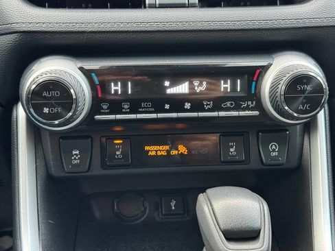 Used 2022 Toyota RAV4 XLE image 24