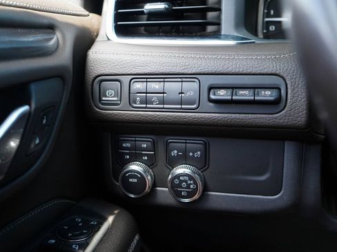 Used 2021 GMC Yukon XL Denali AWD/4WD image 30