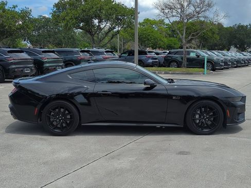Used 2025 Ford Mustang GT Premium RWD image 4
