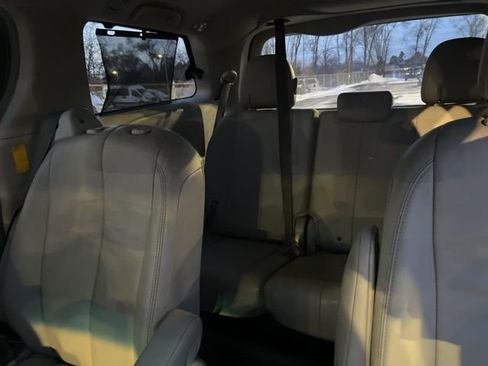 Used 2014 Toyota Sienna Limited image 17