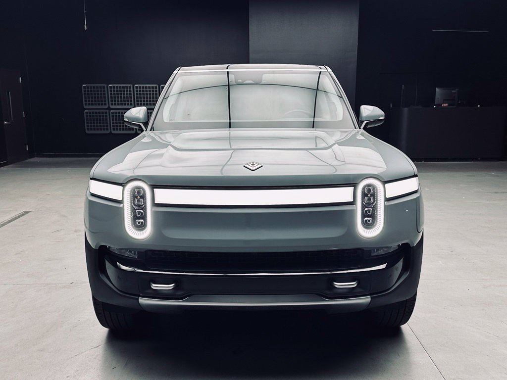 Used 2024 Rivian R1S Adventure Dual AWD/4WD image 12