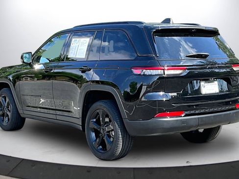 Certified 2023 Jeep Grand Cherokee Limited w/ Luxury Tech Group II AWD/4WD image 7