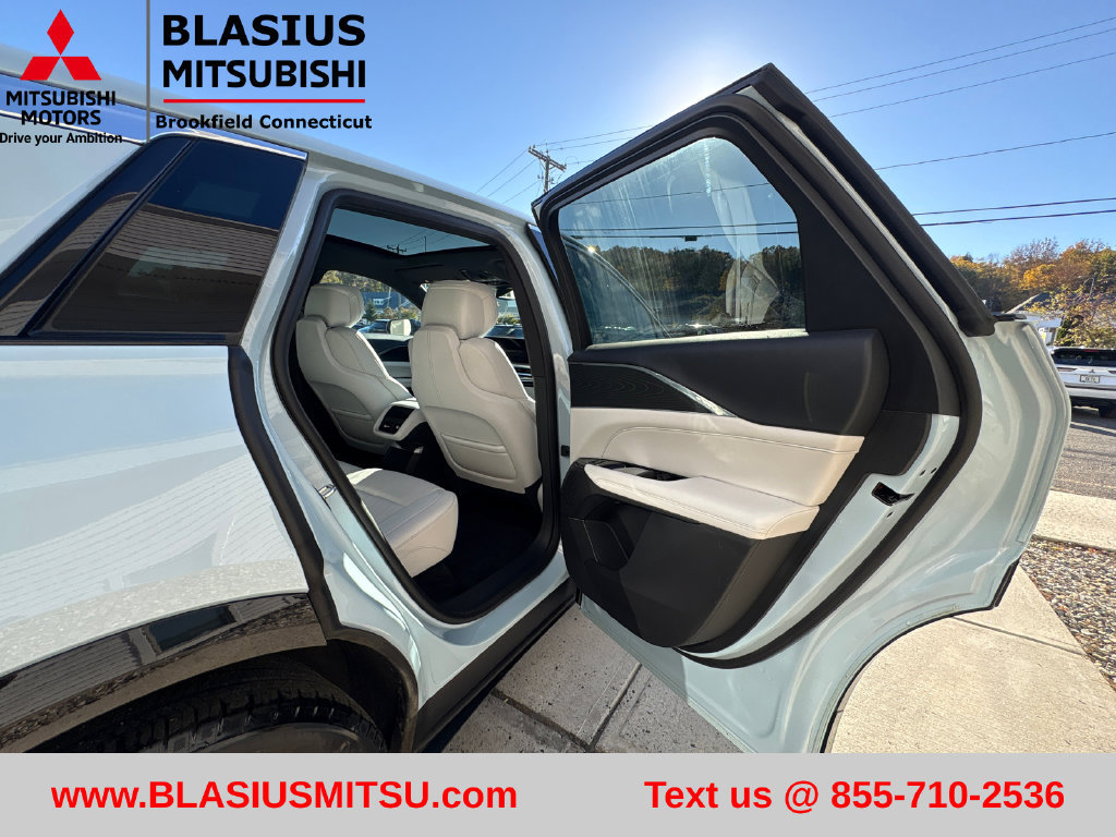 Used 2024 Cadillac Lyriq Luxury AWD/4WD image 44