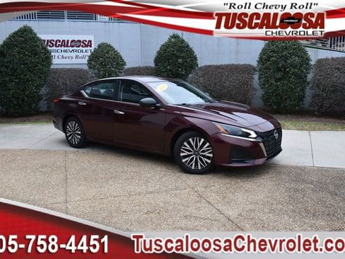 Used 2024 Nissan Altima 2.5 SV image 1