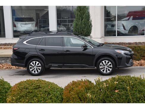 Certified 2025 Subaru Outback Premium w/ Popular Package #1A image 3