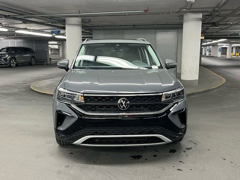 Used 2023 Volkswagen Taos SE w/ Panoramic Sunroof Package image 31