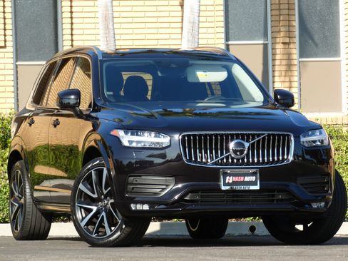 Used 2020 Volvo XC90 T6 Momentum image 3