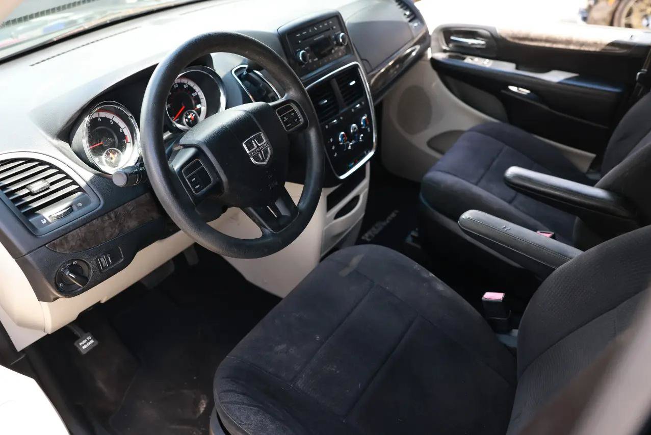 Used 2011 Dodge Grand Caravan Express FWD image 4