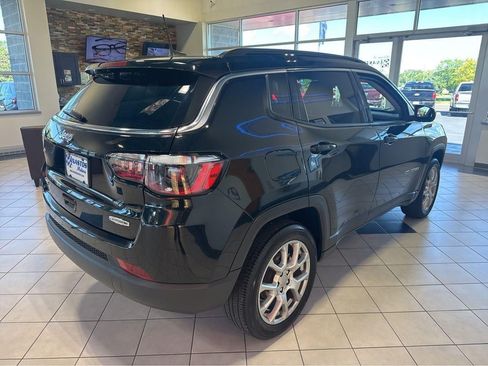 Used 2022 Jeep Compass Latitude AWD/4WD image 15