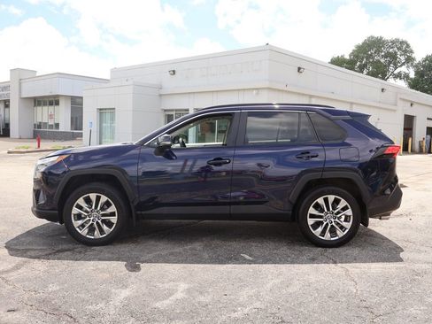 Used 2023 Toyota RAV4 XLE Premium AWD/4WD image 5
