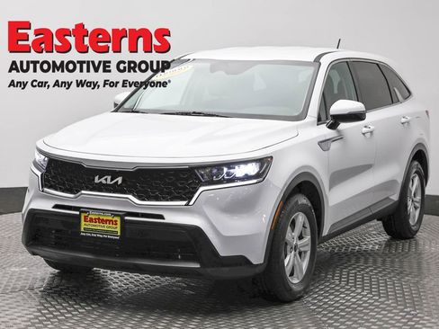 Used 2023 Kia Sorento LX FWD image 1