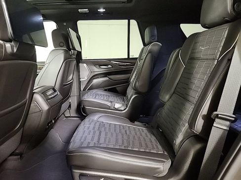 Used 2021 Cadillac Escalade Premium Luxury Platinum AWD/4WD image 14