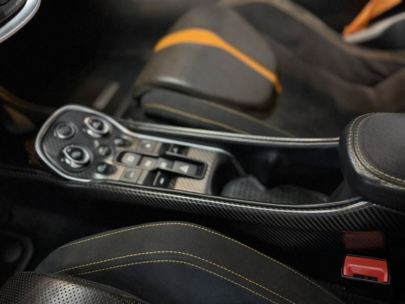 Used 2018 McLaren 570S Spider RWD image 25