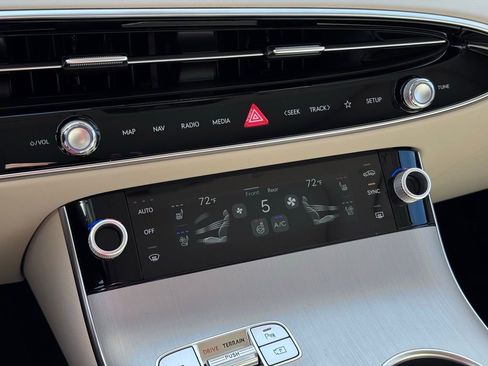 New 2026 Genesis GV70 2.5T Advanced AWD/4WD image 34