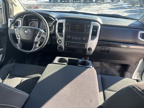 Used 2019 Nissan Titan SV image 12
