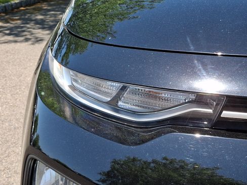 Used 2020 Kia Soul LX FWD image 11