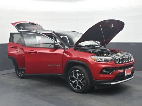 Used 2025 Jeep Compass Limited AWD/4WD image 35