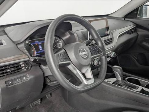 Used 2024 Nissan Altima 2.5 SV FWD image 23