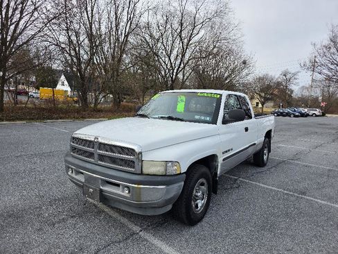 Used 2001 Dodge Ram 1500 Truck 2WD Quad Cab image 2