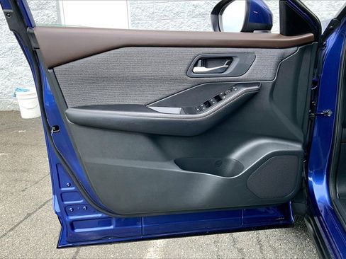 Certified 2023 Nissan Rogue SV image 26