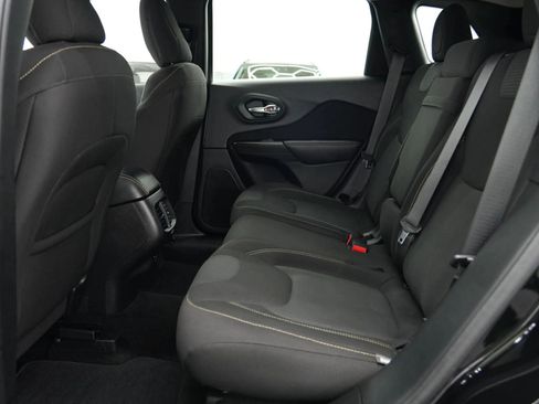 Used 2017 Jeep Cherokee Latitude w/ Safety/Convenience Group image 12