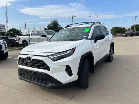 Used 2025 Toyota RAV4 LE AWD/4WD image 8