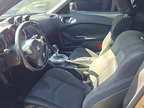 Used 2016 Nissan 370Z Coupe RWD image 4
